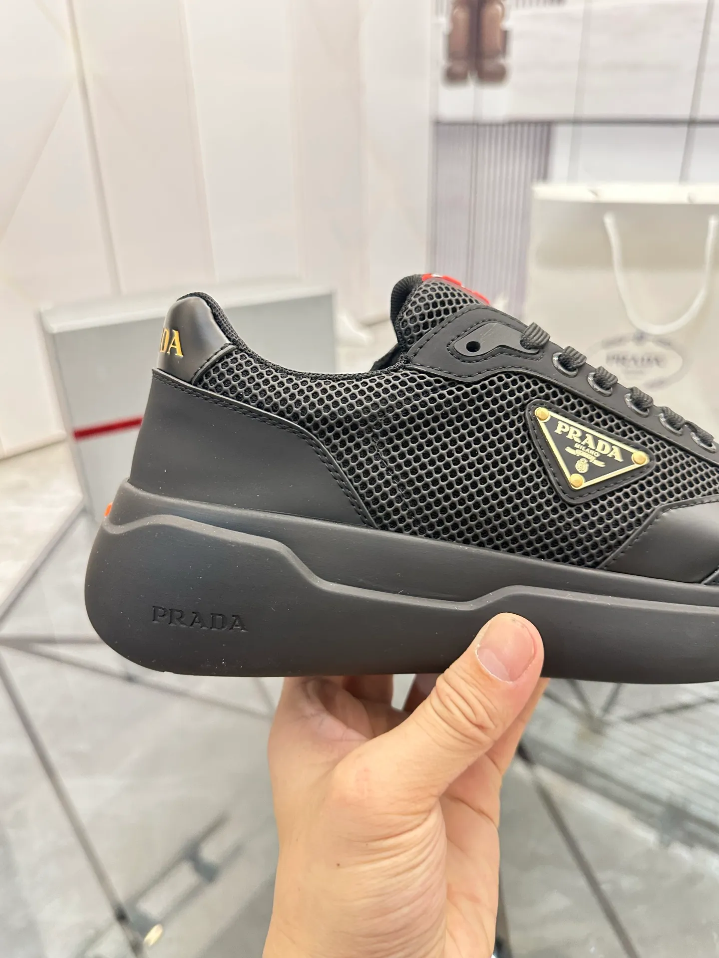 Men's shoes for sale 💰: 💰P620¥ High-end top quality Product trademark: Prada *"Prada*" low-top casual shoes Regular size: 38-45 (can be customized to 46) Product materials: Upper imported first-layer cowhide spliced ​​with original fabric, breathable lining, cowhide foot pads, original outsole. No.: 001